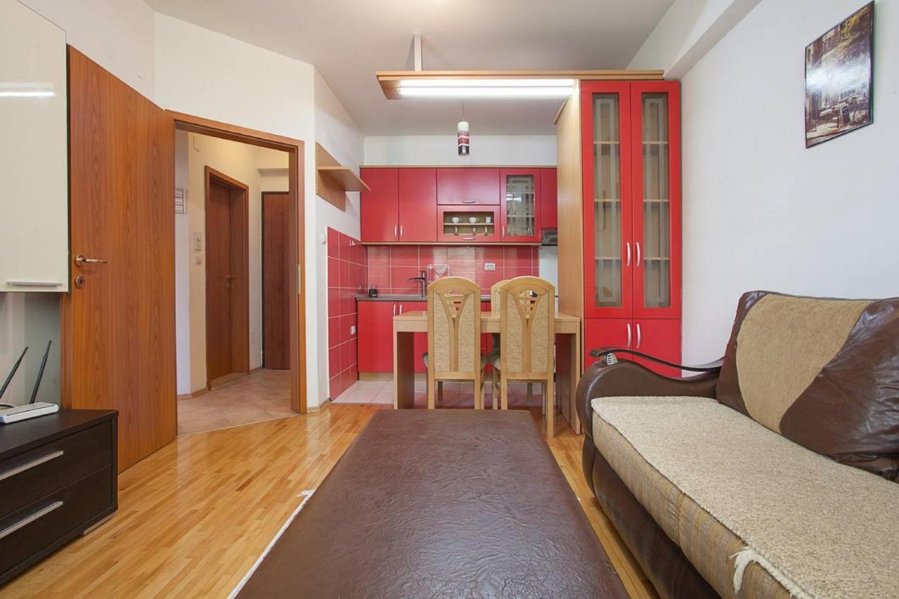 Urban Hostel & Apartments Skopje Bagian luar foto