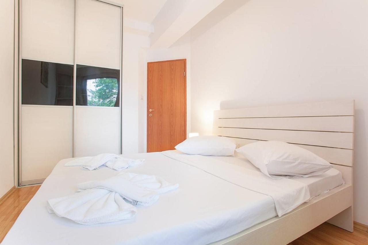 Urban Hostel & Apartments Skopje Bagian luar foto