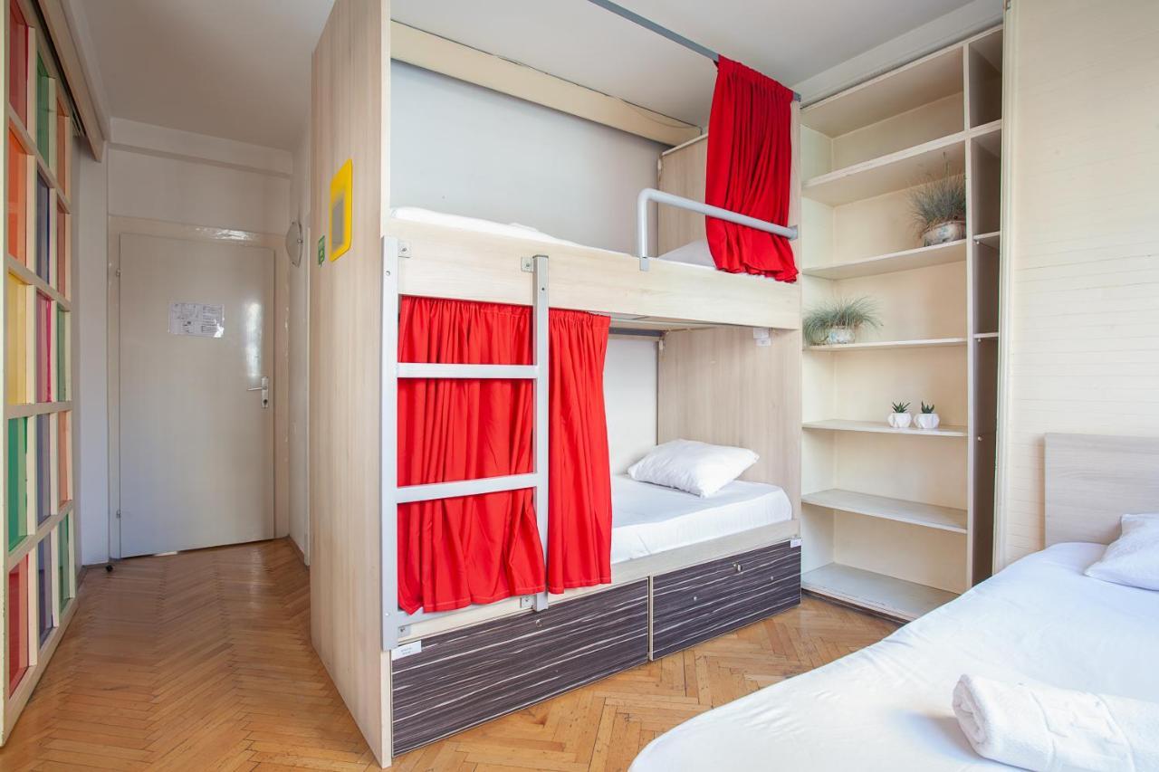Urban Hostel & Apartments Skopje Bagian luar foto