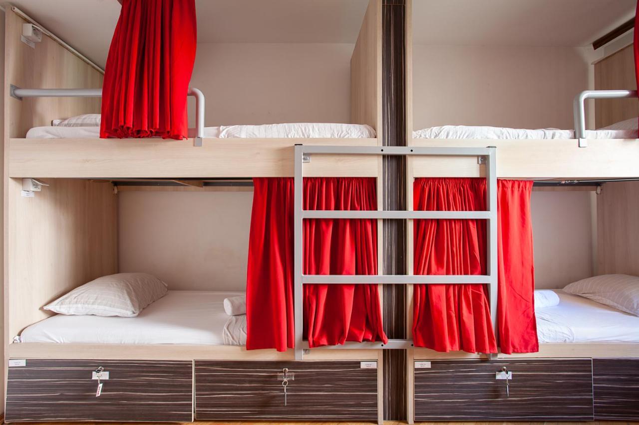 Urban Hostel & Apartments Skopje Bagian luar foto
