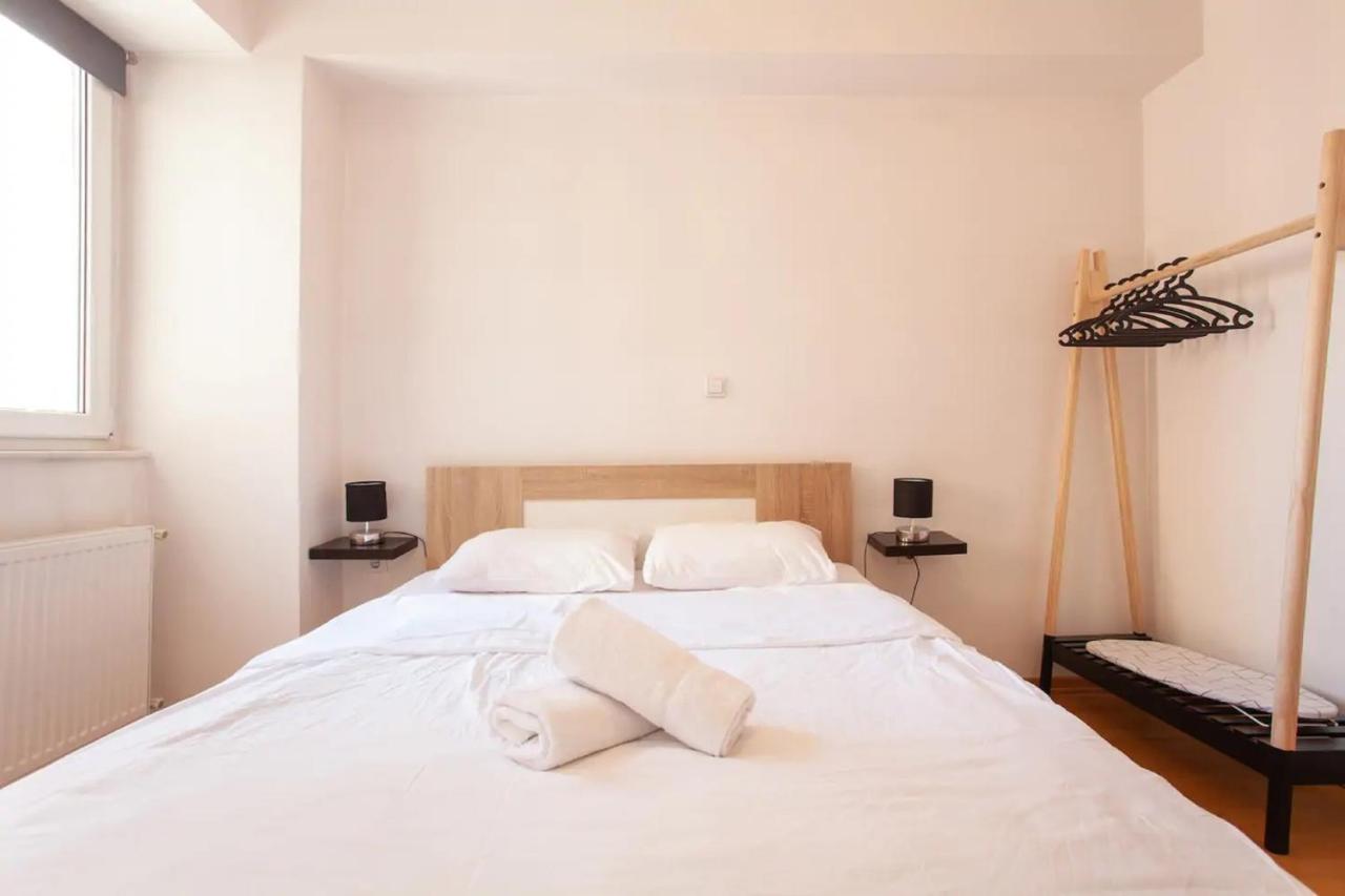 Urban Hostel & Apartments Skopje Bagian luar foto